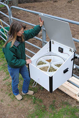 Model CD-X5 Horse Feeder