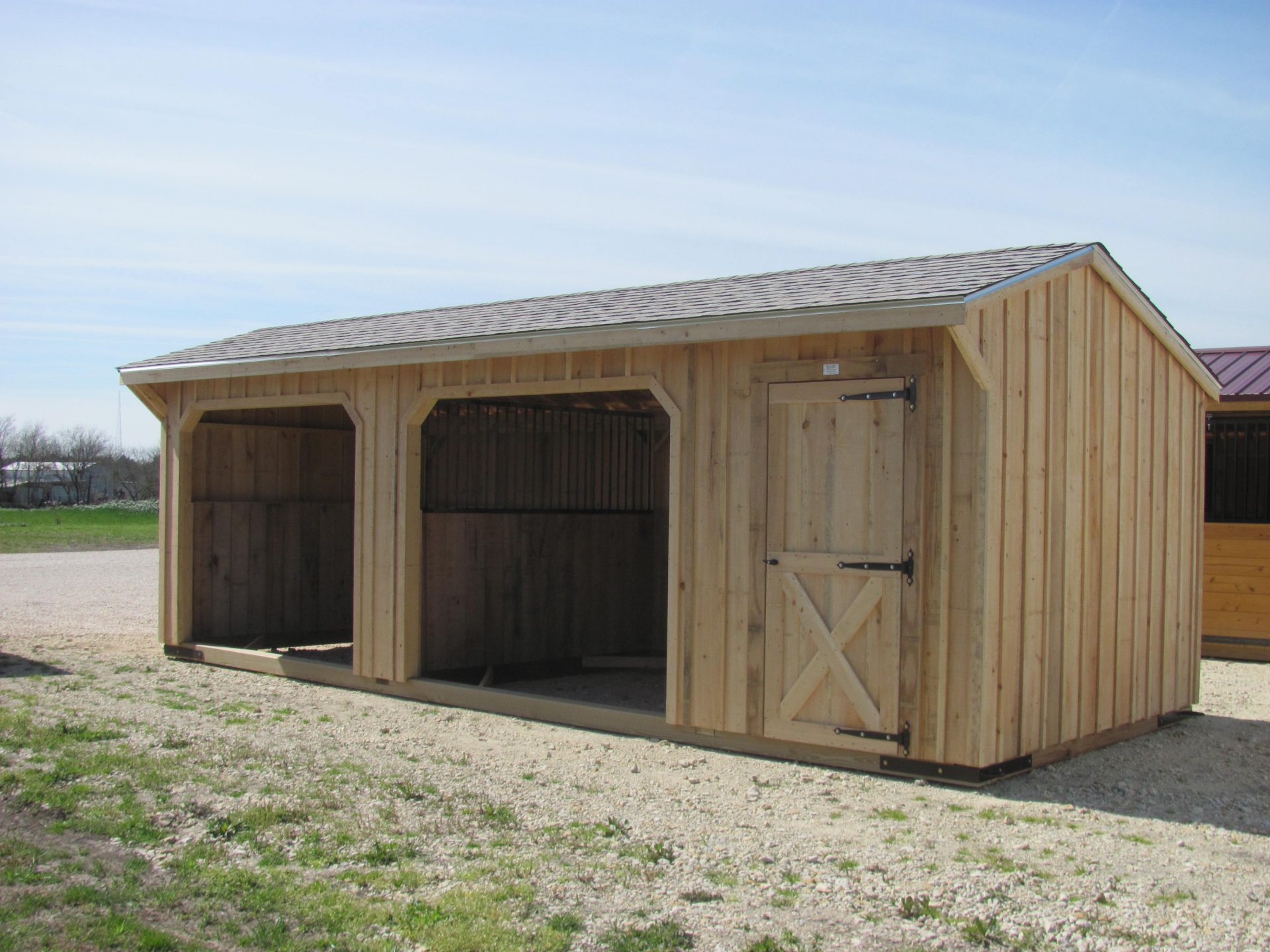 Deer Creek Structures 10x26 run-in shed with 6-foot tack room