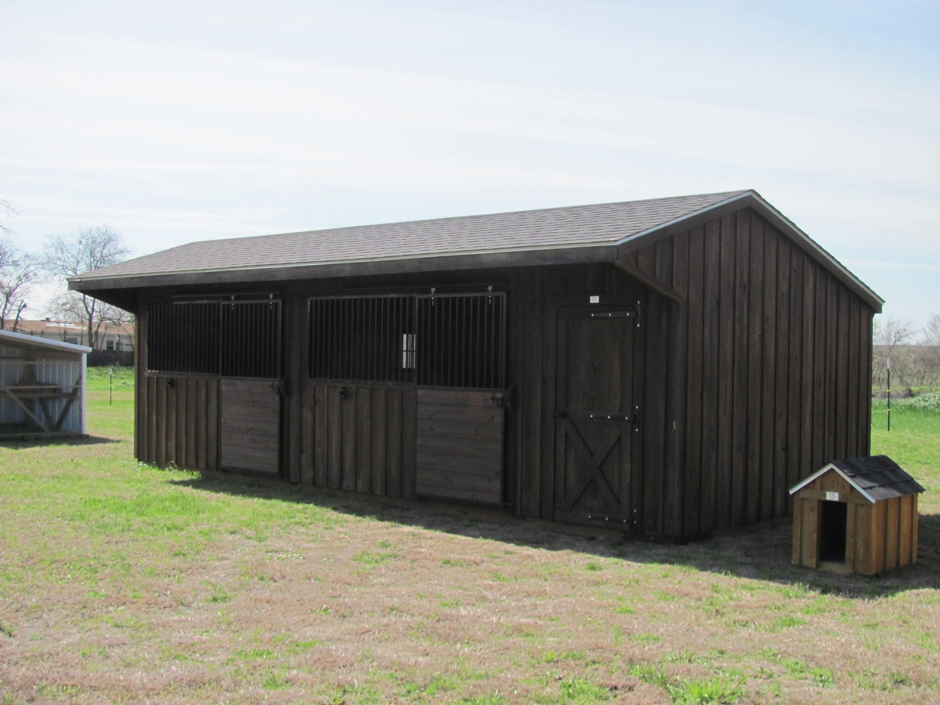 Deer Creek Structures 12x30 portable shedrow horse barn with six stalls and 3.5-foot overhang