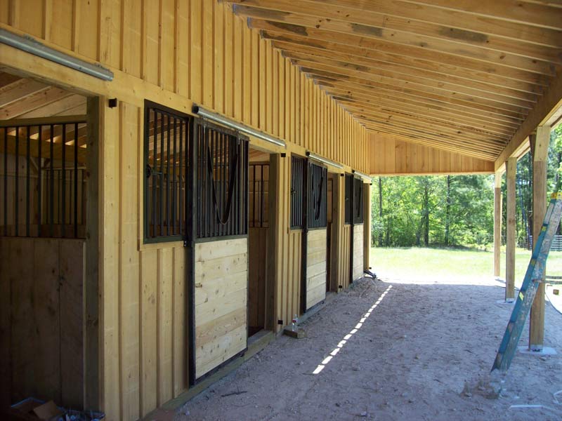 Deer Creek Structures portable horse barn with vaulted ceiling and architectural shingle roof