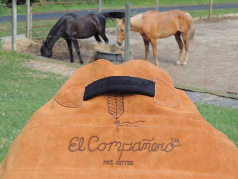 El Compañero handmade suede bareback saddle pad close detail
