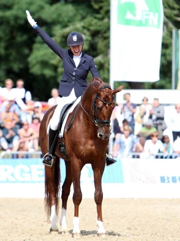 Dressage rider Charlotte Jorst with Vitalis supported by EquinEssence Acuscope therapy