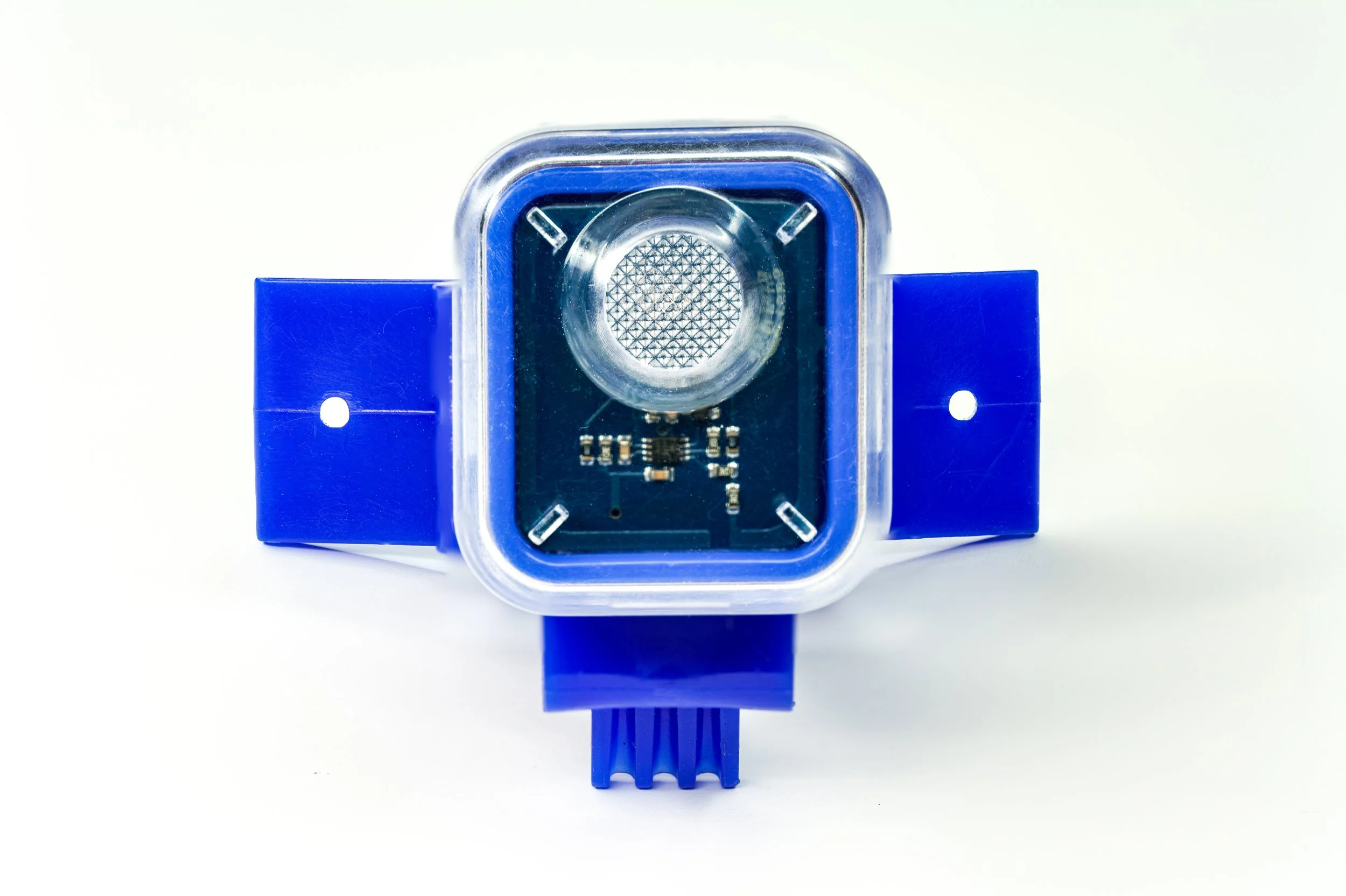 INSULIGHTS blue insulator with red LED flashing on a live electric fence