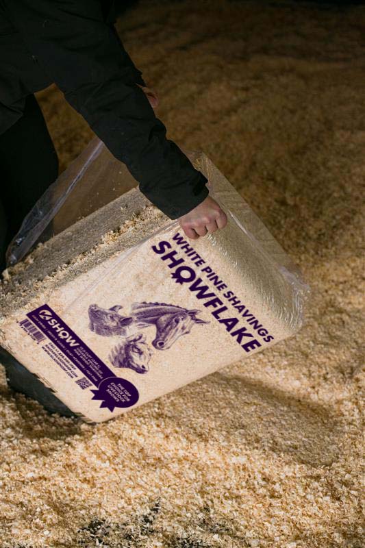 Klassen Wood Co. SHOWFLAKE bedding bale opened to show lofty kiln-dried pine shavings