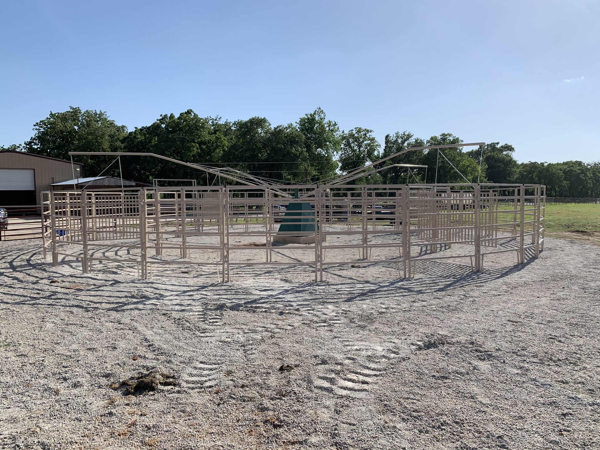 ProWalk Lead Shank horse walker with enclosed base and rotating arms