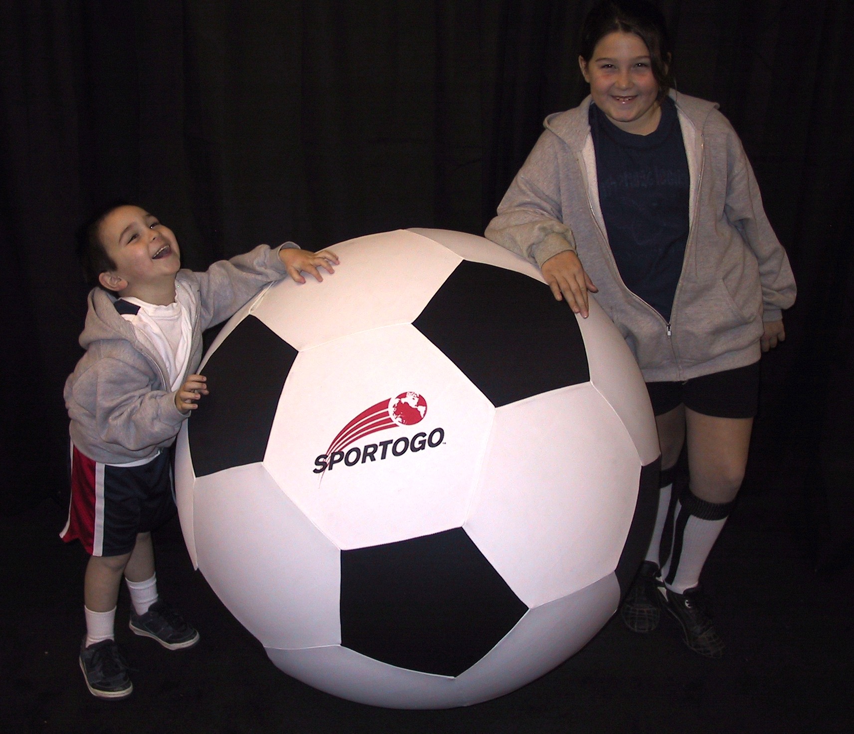 Sportogo 40-inch animal training ball with black and white soccer ball cover for horses