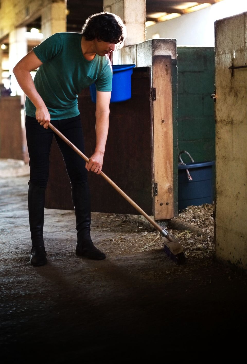 Fast horse stall cleaning on waterproof StableComfort flooring