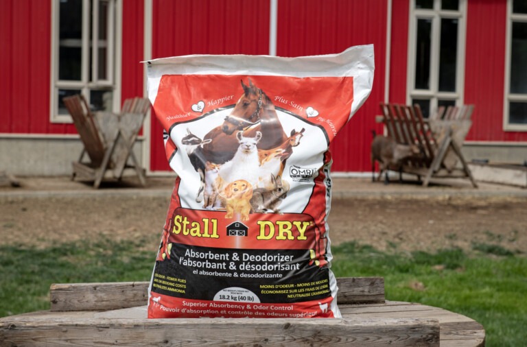 Stall DRY diatomaceous earth and montmorillonite clay absorbent granules close-up