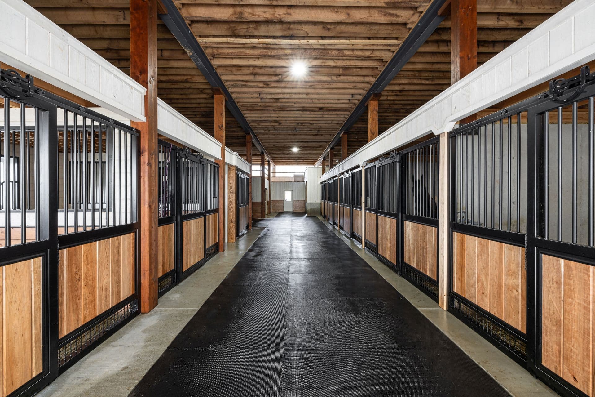 Amish built horse stalls by Sunset Valley Metalcraft