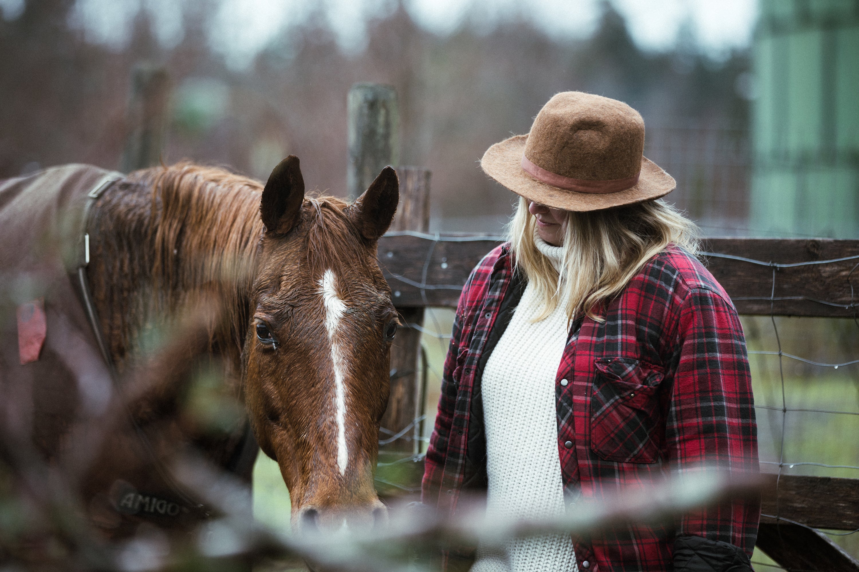 Woman bonding with her horse in a corral after daily System Saver supplementation