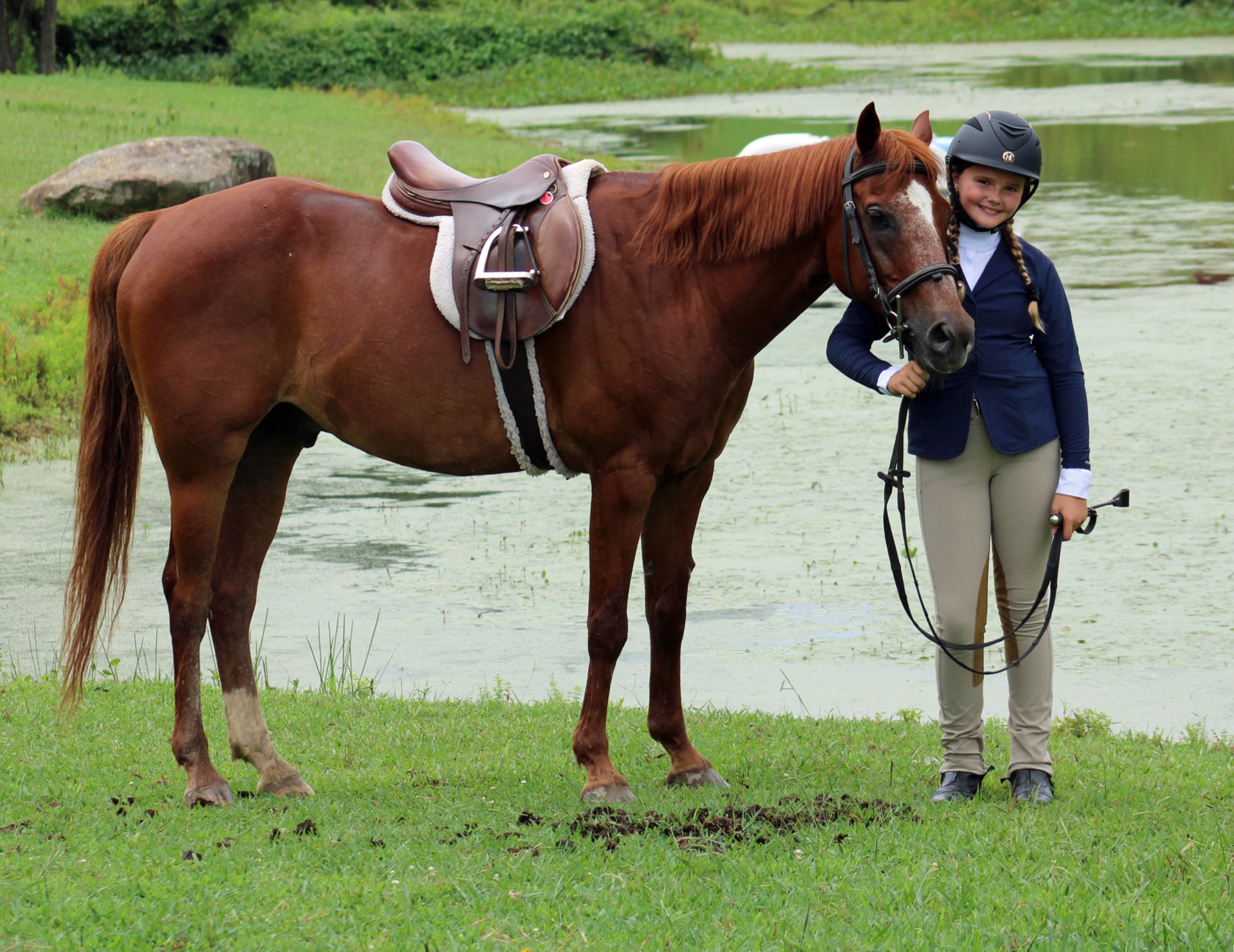 Valley View Ranch camper bonding with her horse on Lookout Mountain