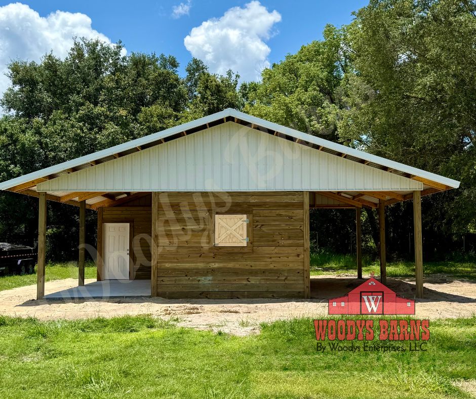 Woodys Barns shed row horse barn with overhang in Florida
